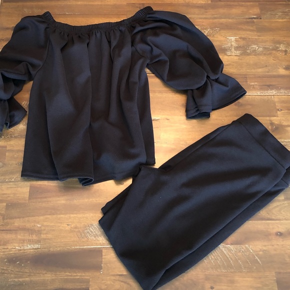 Tops - Womens 2 piece blouse and Capri set